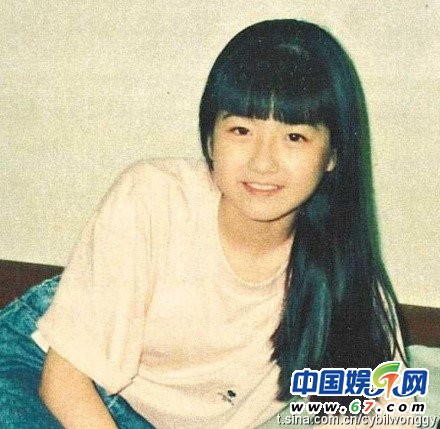 TVB明星兒時照 佘詩曼童年三點(diǎn)式比基尼照曝光