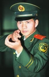 10月15日，武警廣元支隊狙擊手杜峰峰講述擊斃歹徒時的場景。