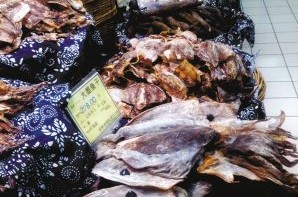 散裝干魚都沒標保質期 商販稱過期的做海鮮餡