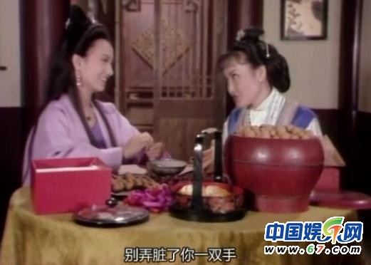 《新白娘子傳奇》經典穿幫照:小青笑場傷不起