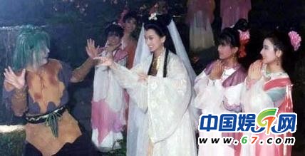 《新白娘子傳奇》經典穿幫照:小青笑場傷不起