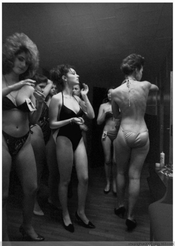 88年前蘇聯選美曝光 美女穿布條裝豪乳蜂腰盡露
