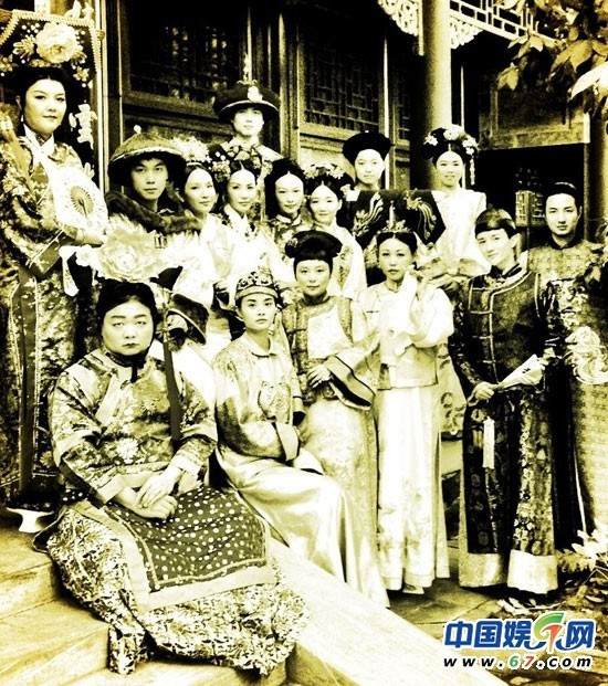 王菲曬清宮穿越照秒殺網友 成皇帝后宮寵妃