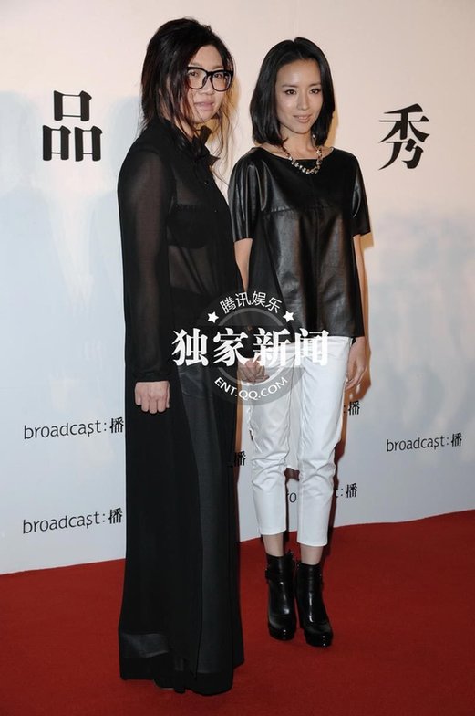 董潔現身哭泣談婚變 帶近20名黑衣保鏢護駕