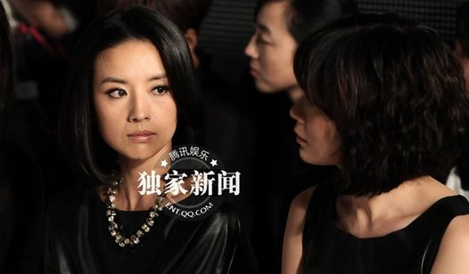 董潔現身哭泣談婚變 帶近20名黑衣保鏢護駕