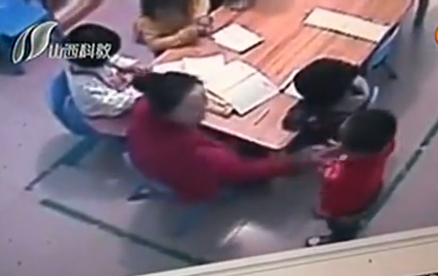 女童因不會算術題被扇數十耳光