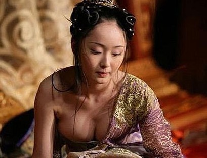 謀女郎李曼肯定與洪金寶兒子戀情 稱(chēng)28歲完婚私密照曝光