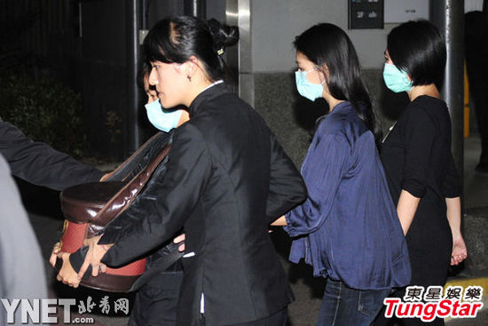 圖揭明星與父母的關系 吳秀波母親被送養老院難見兒子