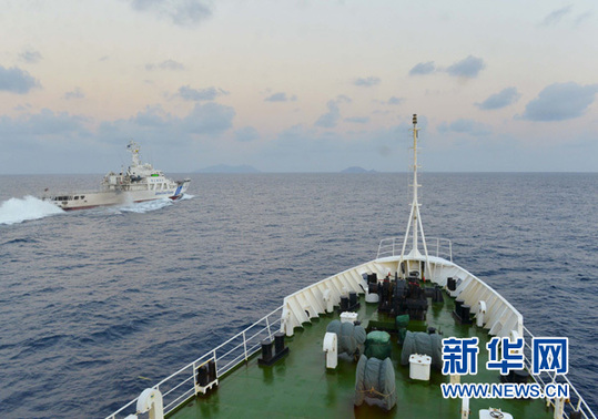 中國海監執法船釣魚島領海巡航 責令日船離開