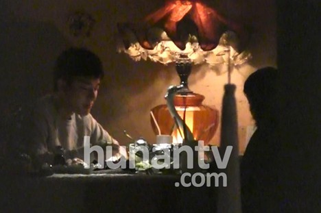 賈乃亮與岳母同行進餐 學習伺候愛妻李小璐的招數