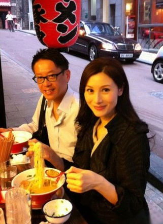 傍上地產大亨的女星們:孟廣美王艷轉正成闊太
