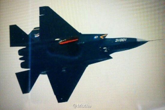 資料圖：殲-31型機是一種單座、雙發、雙垂尾的常規布局飛機。