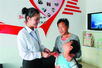 黑心老鄉將老鄉孩子騙來乞討 衣衫襤褸嚇出重病