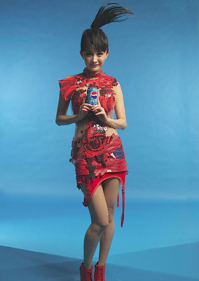 偏愛透視的女星 內衣乍隱乍現