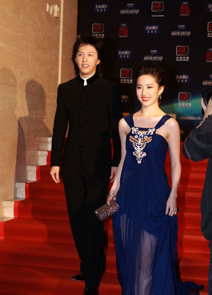偏愛透視的女星 內衣乍隱乍現