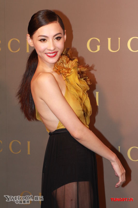 偏愛透視的女星 內衣乍隱乍現