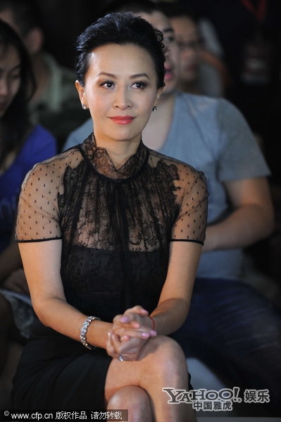 偏愛透視的女星 內衣乍隱乍現