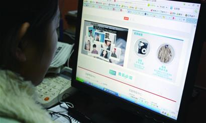 草根模特成新行當 老太太拍一張照片60元