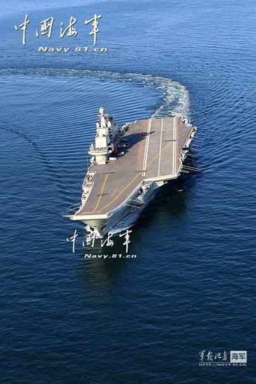 中國艦載機首次在航母遼寧艦上起降 現場震撼