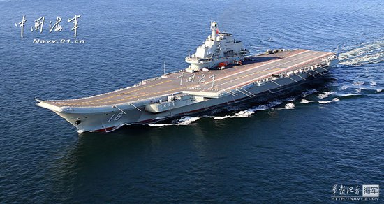 中國艦載機首次在航母遼寧艦上起降 現場震撼