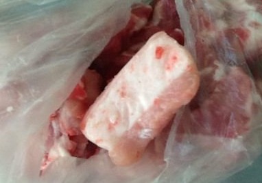 廈門某超市“豬皮長在排骨上” 網友稱坑爹