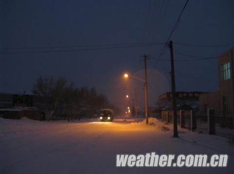 河北尚義縣出現降雪 累計積雪深度達8厘米(圖)