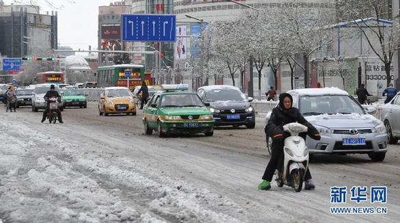 （生態）（1）呼和浩特降下今冬以來最大雪