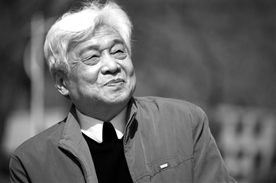 中國傳媒大學播音主持藝術學院前任院長、76歲的中國播音界泰斗張頌，因食道癌晚期醫治無效，于昨日在北京去世。 宋佳音 攝