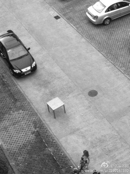 網友發布的“占車位”圖片