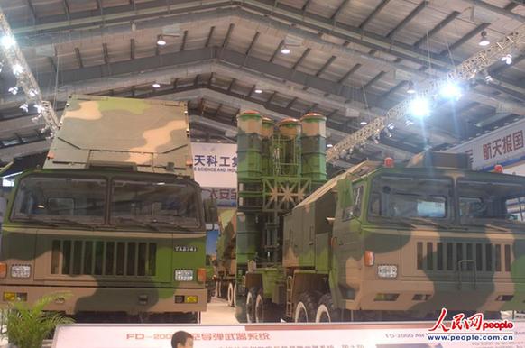 FD-2000導彈發射車與相配備的雷達車。攝影：閆嘉琪