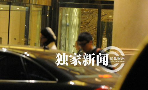 波神彭丹現身夜店狂歡 與神秘男士駕車同回香閨