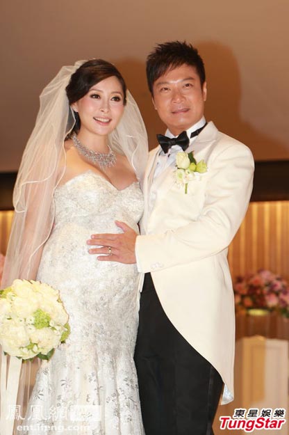 錢(qián)嘉樂(lè)湯盈盈婚宴成龍洪金寶道賀 錢(qián)嘉樂(lè)摸孕妻大肚曬幸福