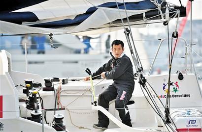 青島人郭川沖擊環球航海極限 妻子磕頭祈福送行