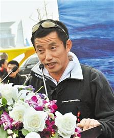 青島人郭川沖擊環球航海極限 妻子磕頭祈福送行