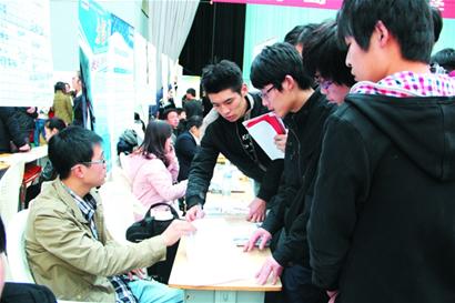 青島企業招聘工資今年漲1成 餐飲服裝業長期缺人