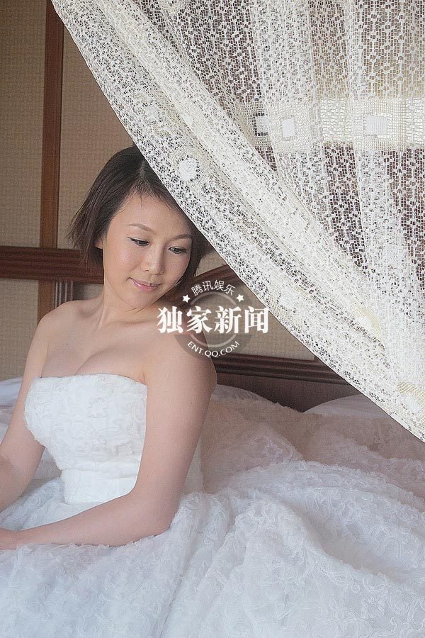 金志文豪華婚禮現場 新人抵海邊拍婚紗照