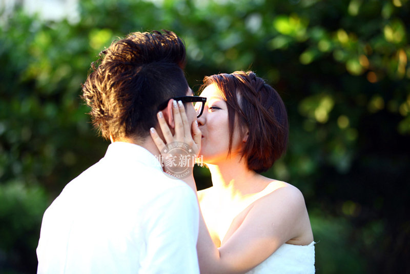 金志文豪華婚禮現場 新人抵海邊拍婚紗照