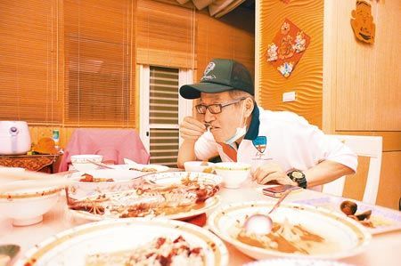 62歲高凌風血癌轉求助西醫 未成年兒子上夜店(組圖)