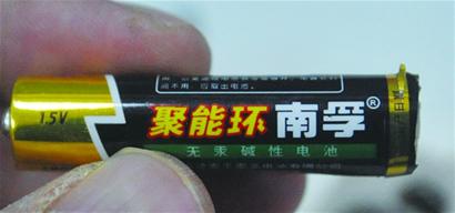 南孚聚能環炸爛汽車遙控器 前海小攤賣假貨