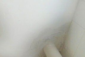 晟景花園一戶新房衛生間滲水 修了三次不給力