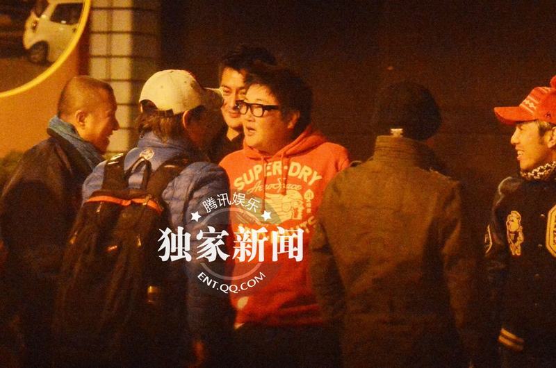 明星足球隊夜會餃子館 孫楠房車主路倒車