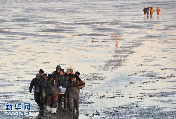 #（突發事件）（5）大連一漁船翻船沉沒 1人獲救16人失蹤