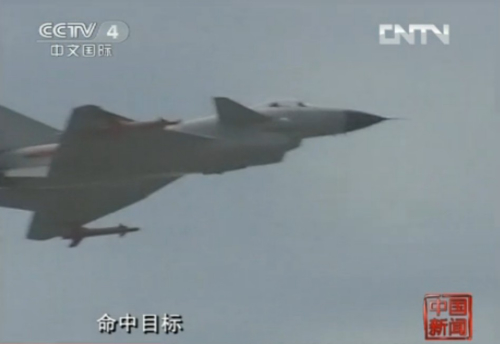 中國首批殲擊機女飛駕殲10執行空地打擊任務