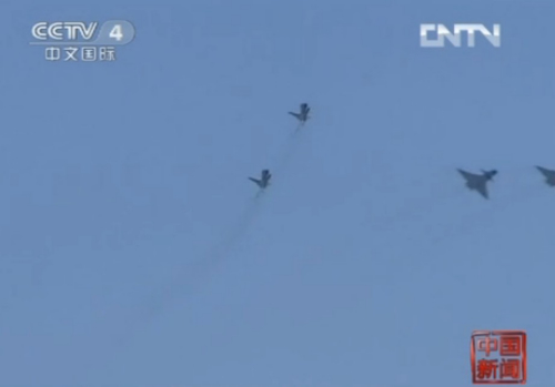 中國首批殲擊機女飛駕殲10執(zhí)行空地打擊任務