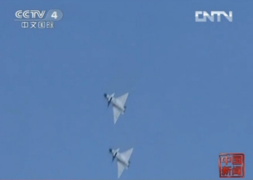 中國首批殲擊機女飛駕殲10執(zhí)行空地打擊任務