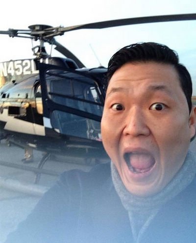 鳥叔乘專機赴紐約表演 曬自拍照不忘惡搞