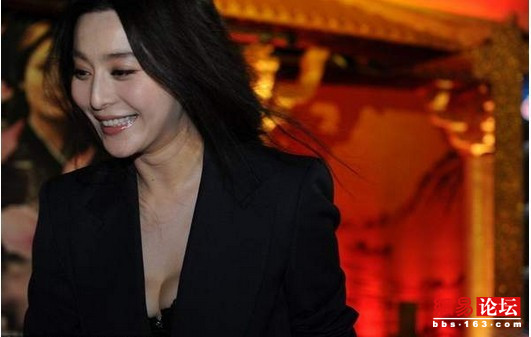 女星胸光側漏 看誰漏得恰到好處
