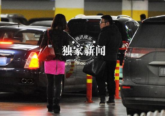 柳巖臉部發福超級跑車接機