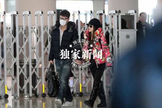 李小璐華鼎獎封后 機場秀甜蜜