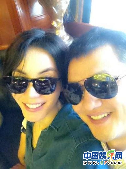 李亞鵬發與王菲親密合影 紀念結婚“七年之癢”